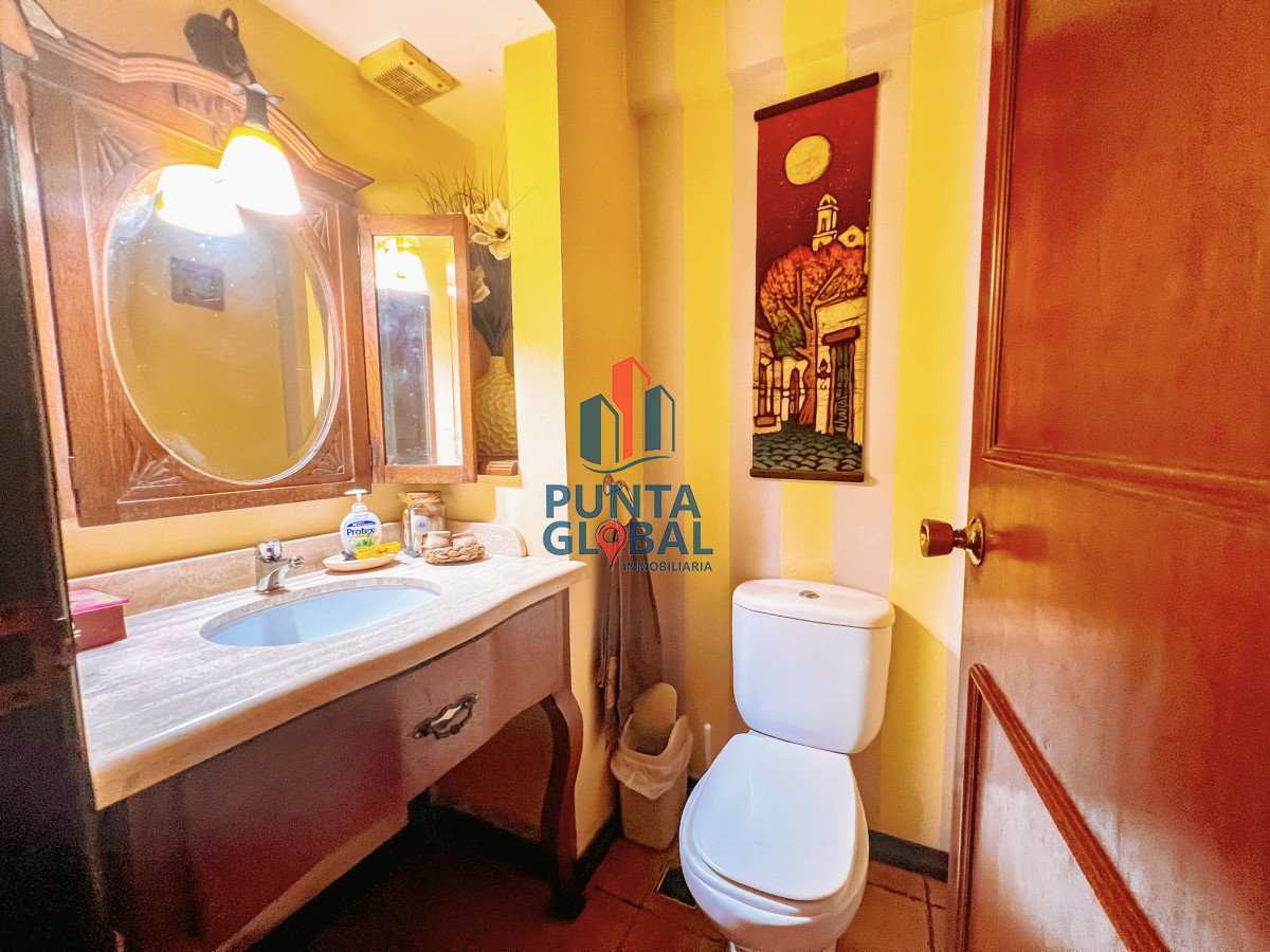 Casa ID.17 - Venta hermosa casa de 3 dormitorios con piscina y amplio jardín
