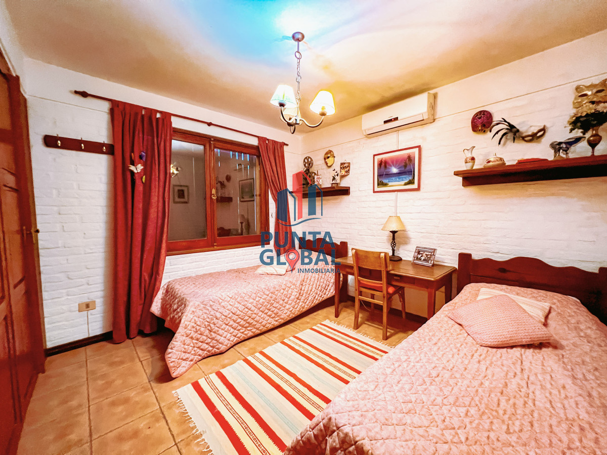 Casa ID.17 - Venta hermosa casa de 3 dormitorios con piscina y amplio jardín