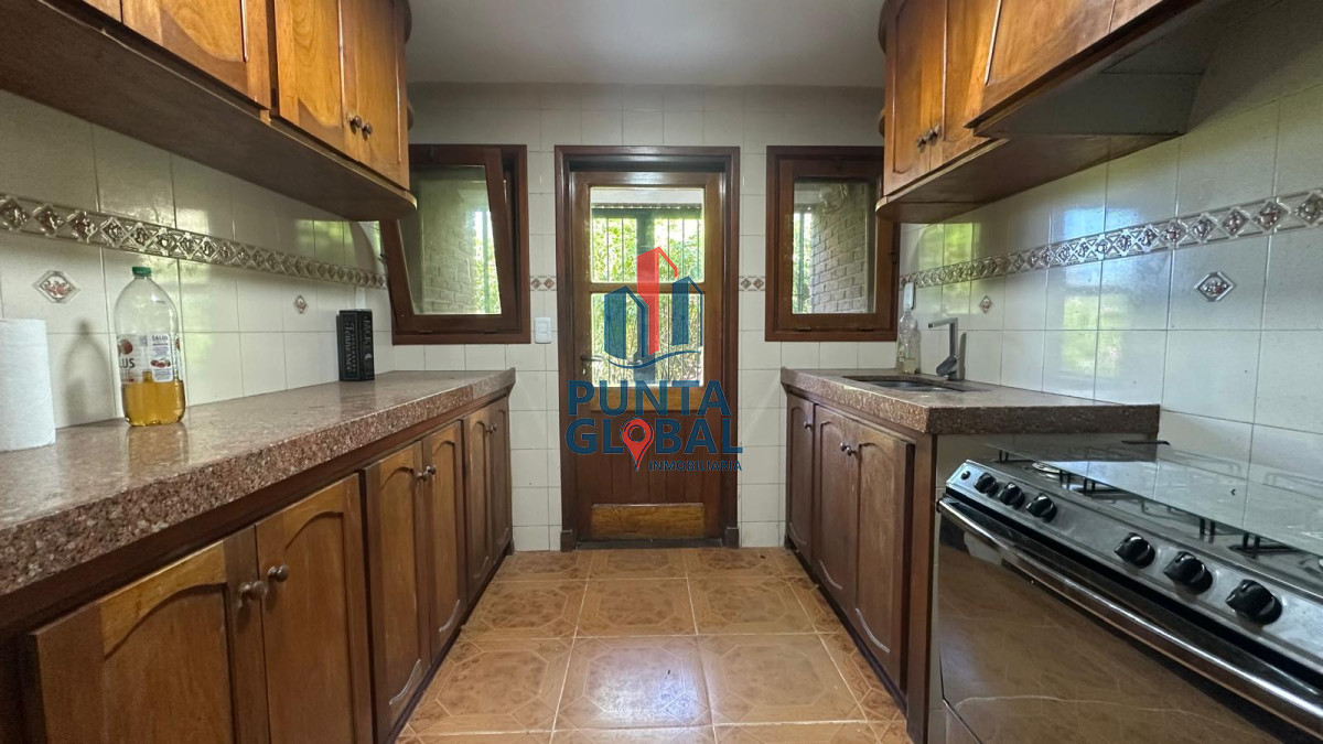 Casa ID.31 - Venta de propiedad con 2 casa y amplio terreno