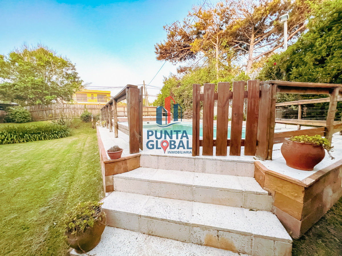 Casa ID.17 - Venta hermosa casa de 3 dormitorios con piscina y amplio jardín