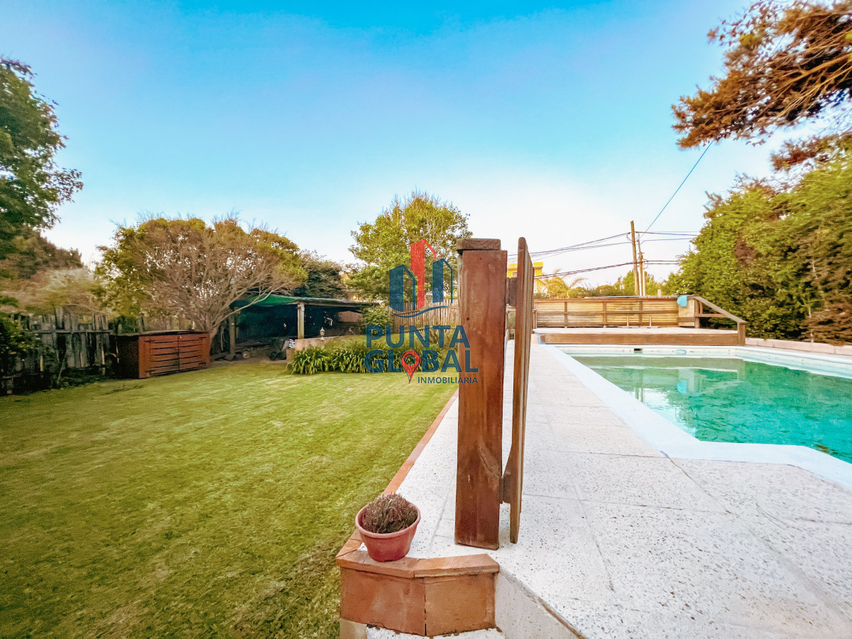 Casa ID.17 - Venta hermosa casa de 3 dormitorios con piscina y amplio jardín