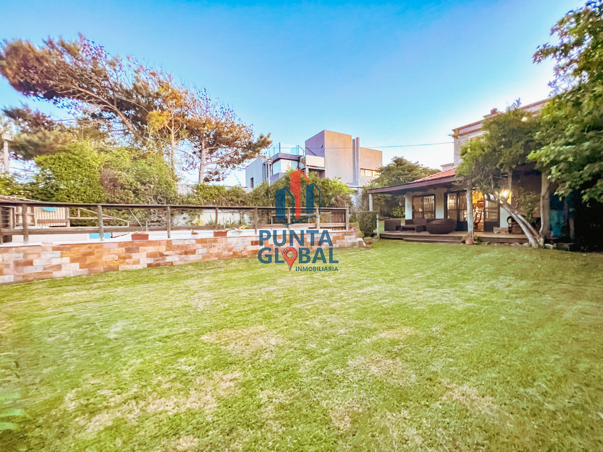 Casa ID.17 - Venta hermosa casa de 3 dormitorios con piscina y amplio jardín