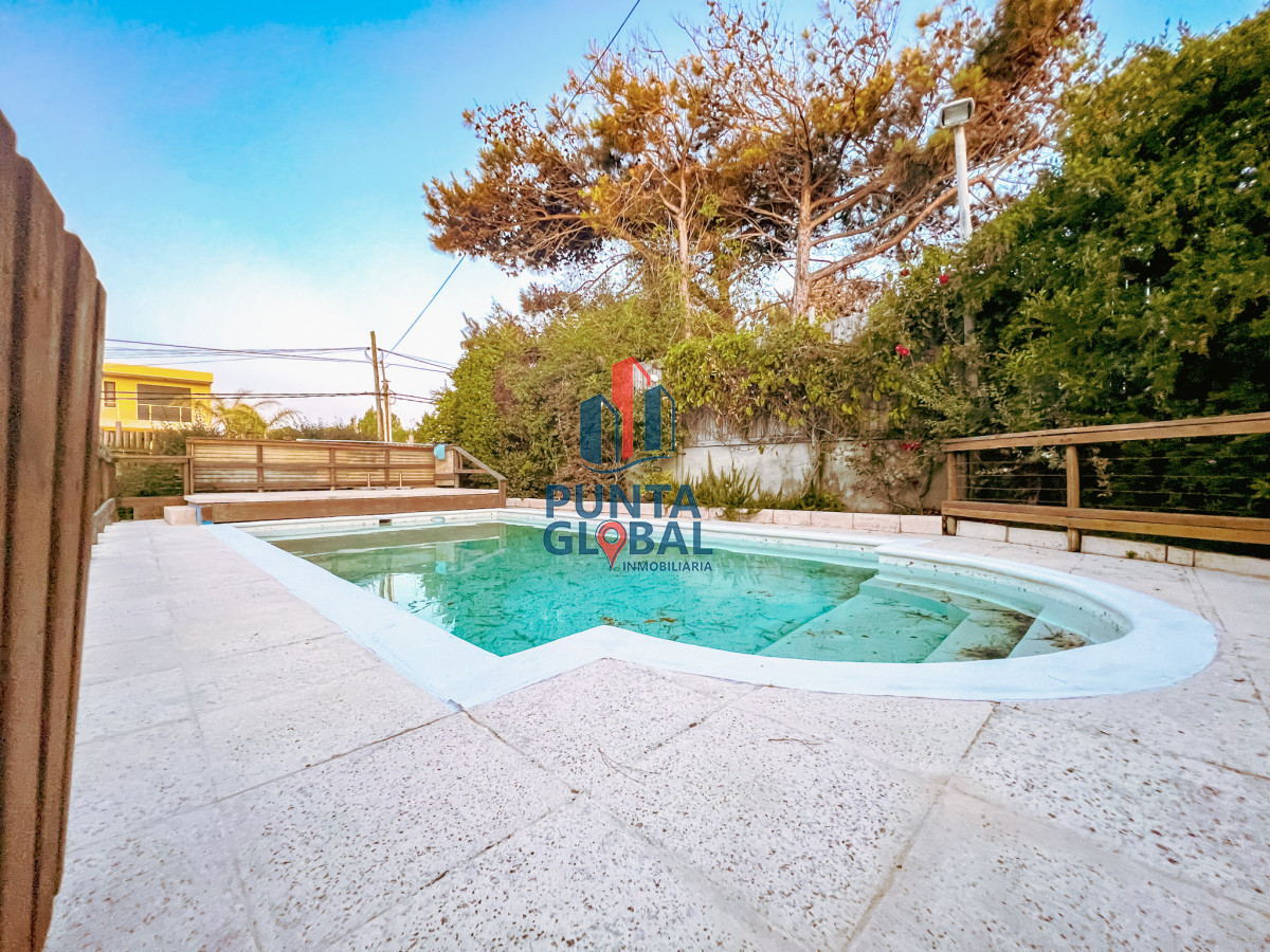 Casa ID.17 - Venta hermosa casa de 3 dormitorios con piscina y amplio jardín
