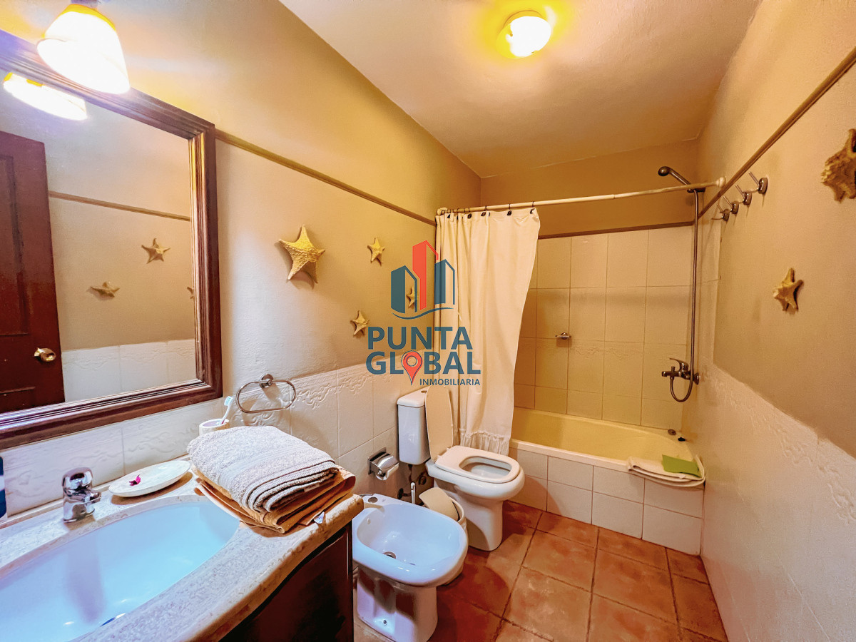 Casa ID.17 - Venta hermosa casa de 3 dormitorios con piscina y amplio jardín