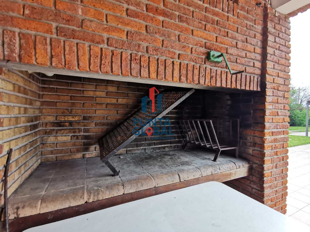 Casa ID.31 - Venta de propiedad con 2 casa y amplio terreno