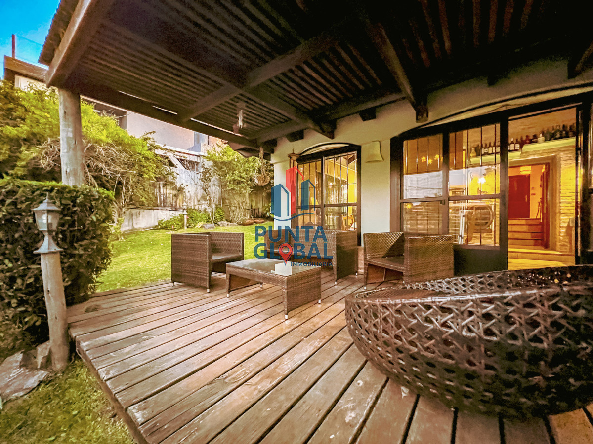 Casa ID.17 - Venta hermosa casa de 3 dormitorios con piscina y amplio jardín