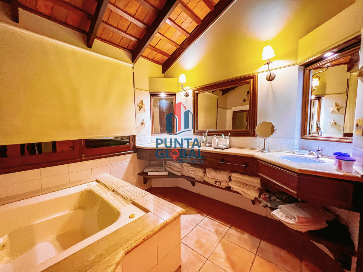Casa ID.17 - Venta hermosa casa de 3 dormitorios con piscina y amplio jardín