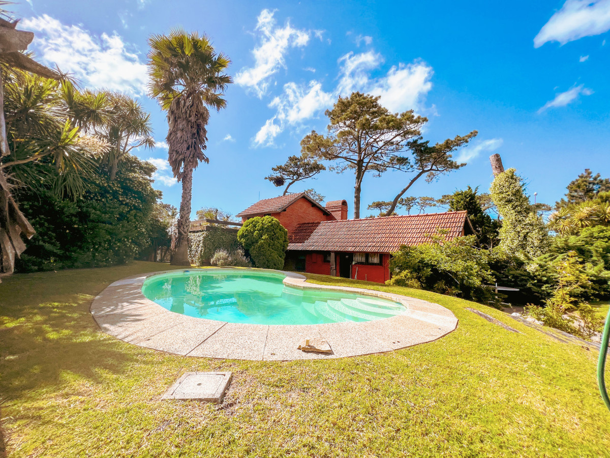 Venta hermosa Casa 4 Dormitorios en Mansa Punta del Este