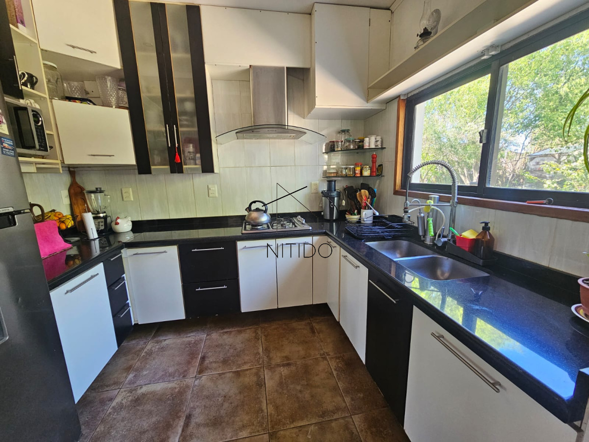 Casa ID.286 - CASA 5 DORMITORIOS EN LAUSANA 