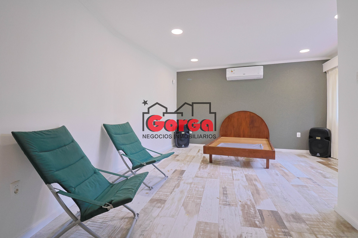 Casa ID.495 - Venta de espectacular casa padrón único, con gran fondo con piscina. Para entrar!!!!!!!!