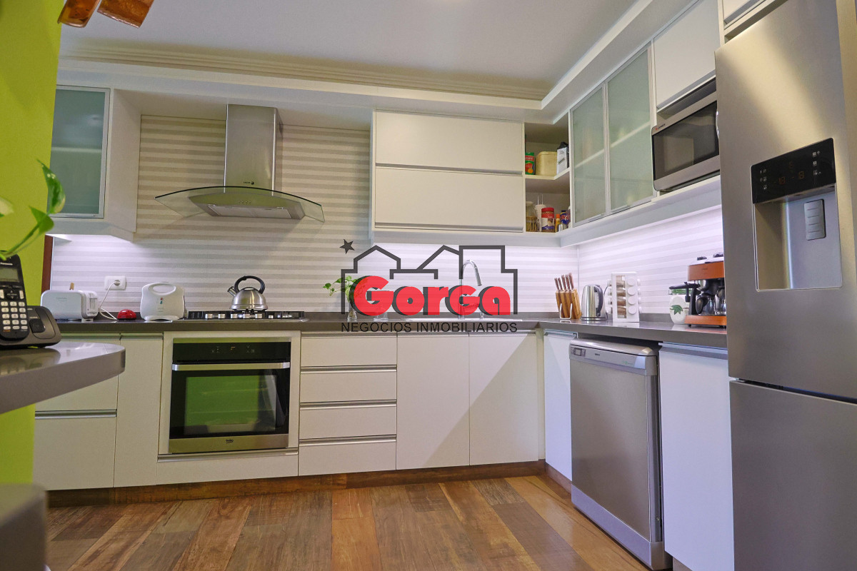 Casa ID.495 - Venta de espectacular casa padrón único, con gran fondo con piscina. Para entrar!!!!!!!!