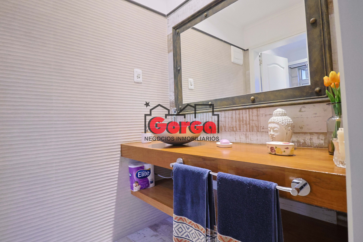 Casa ID.495 - Venta de espectacular casa padrón único, con gran fondo con piscina. Para entrar!!!!!!!!