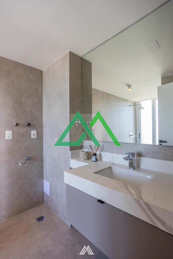 Apartamento ID.50 - Venta de apto 3 dormitorios, doble garaje, gran vista, Carrasco Este