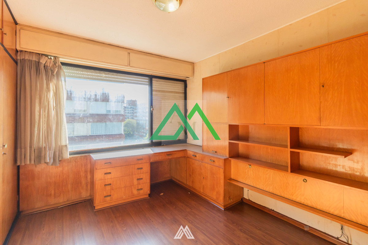 Apartamento ID.97 - Venta de espectacular planta sobre Bulevar España  y Benito Banco, edificio esquina, vista al mar.