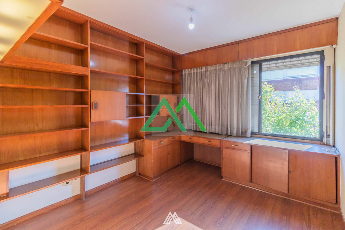 Apartamento ID.97 - Venta de espectacular planta sobre Bulevar España  y Benito Banco, edificio esquina, vista al mar.
