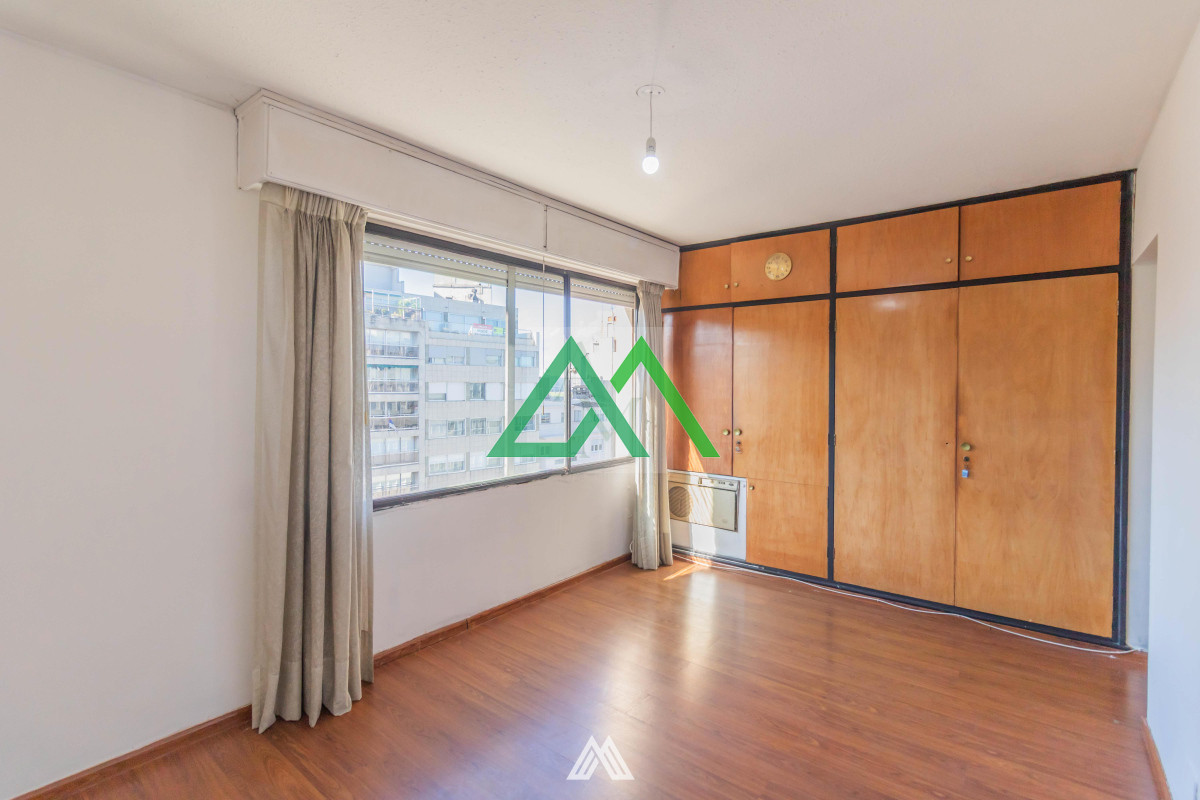 Apartamento ID.97 - Venta de espectacular planta sobre Bulevar España  y Benito Banco, edificio esquina, vista al mar.