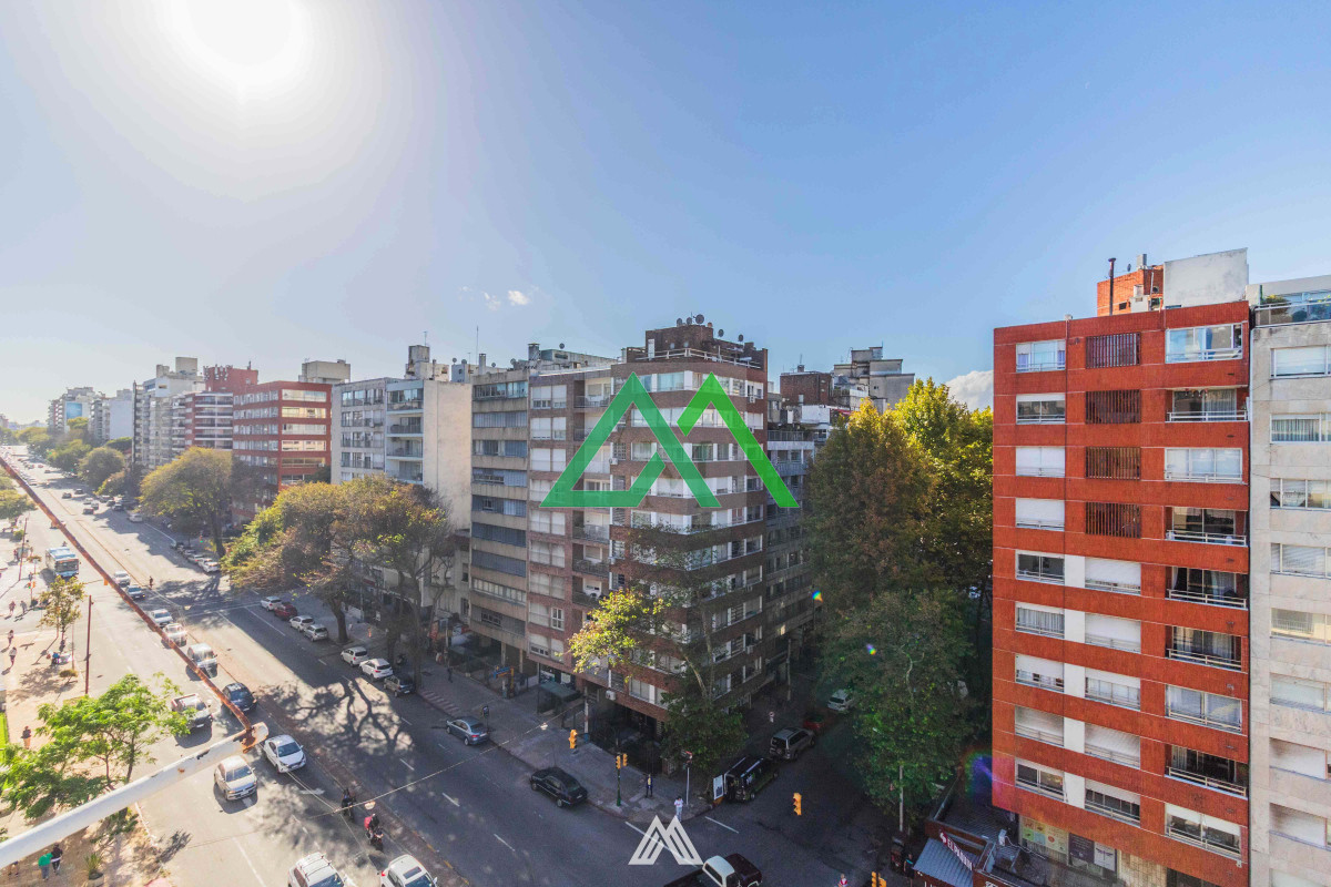 Apartamento ID.97 - Venta de espectacular planta sobre Bulevar España  y Benito Banco, edificio esquina, vista al mar.