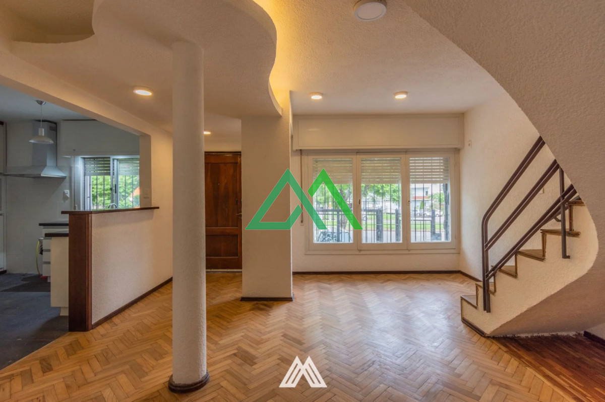 Casa ID.23 - Venta de PH , dos dormitorios, Garaje, play room, dos baños, terraza, excelente estado, rentada en U%S 38000