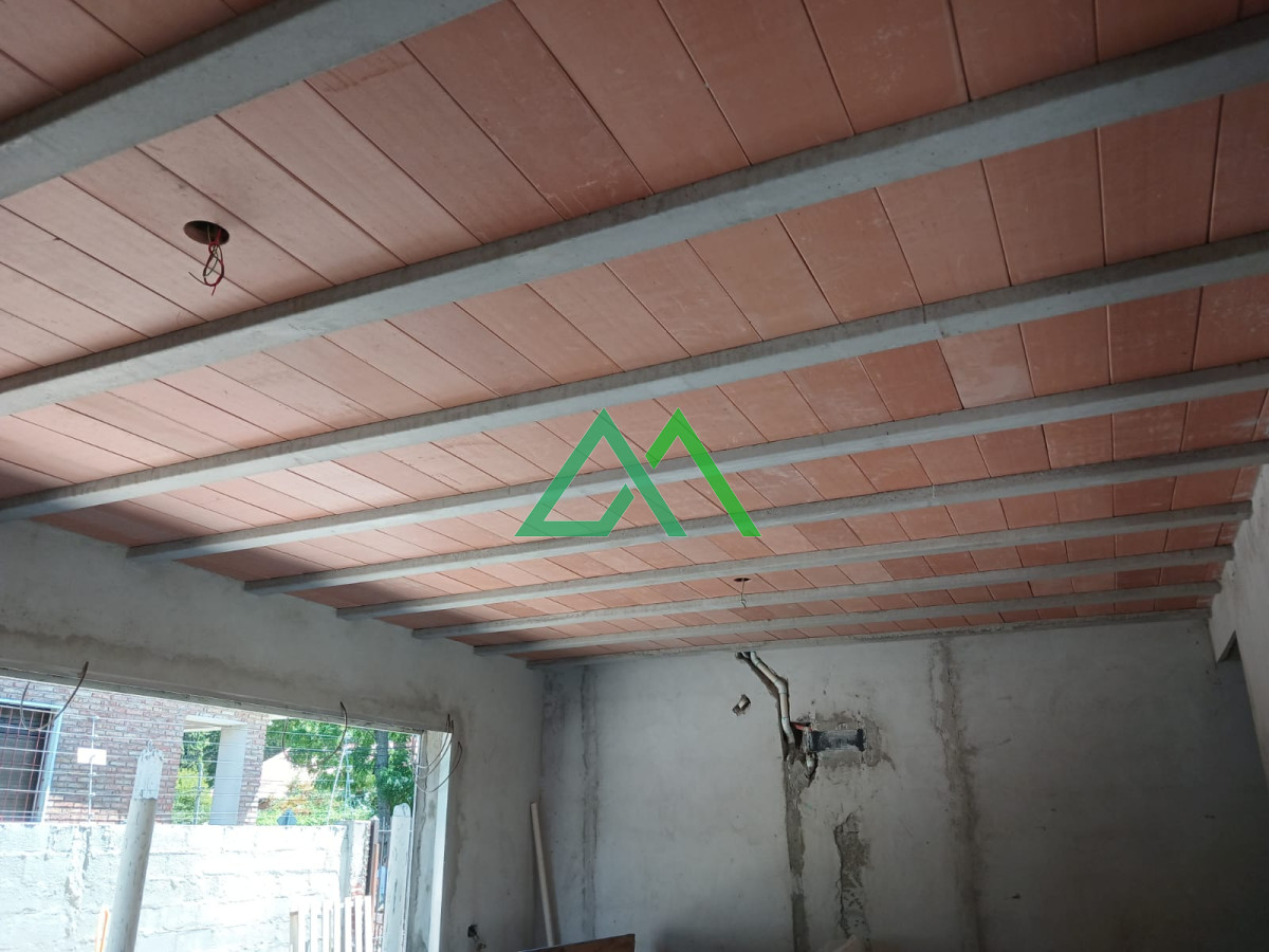 Casa ID.29 -  Venta de casa de 3 dormitorios, 3 baños, 2 cocheras, sobre Tajes