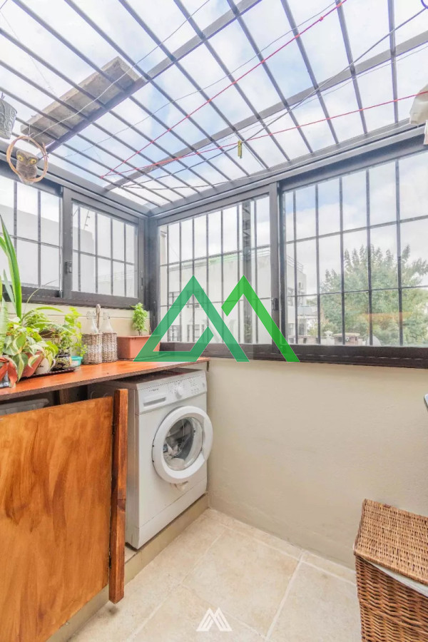 Casa ID.4 - Venta de ph altos a dos cuadras del mar, Malvin, tres dormitorios con garage.