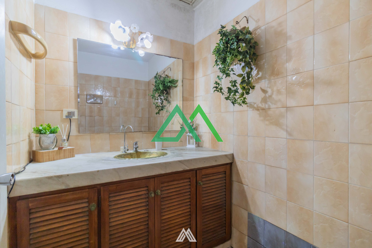 Casa ID.93 - Venta de casa 4 dormitorios, piscina , fondo en Parque Batlle