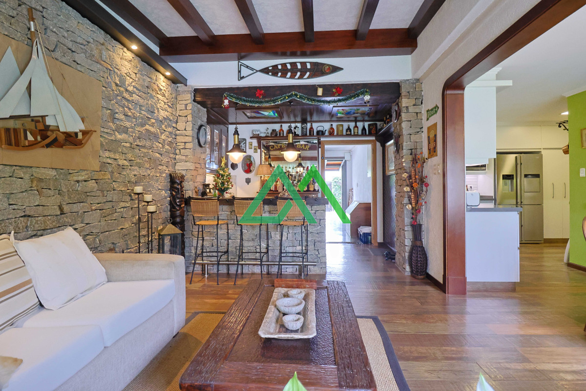 Casa ID.3 - Venta de espectacular casa padrón único, con gran fondo con piscina. Para entrar!!!!!!!!