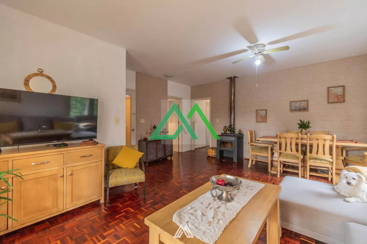 Casa ID.4 - Venta de ph altos a dos cuadras del mar, Malvin, tres dormitorios con garage.