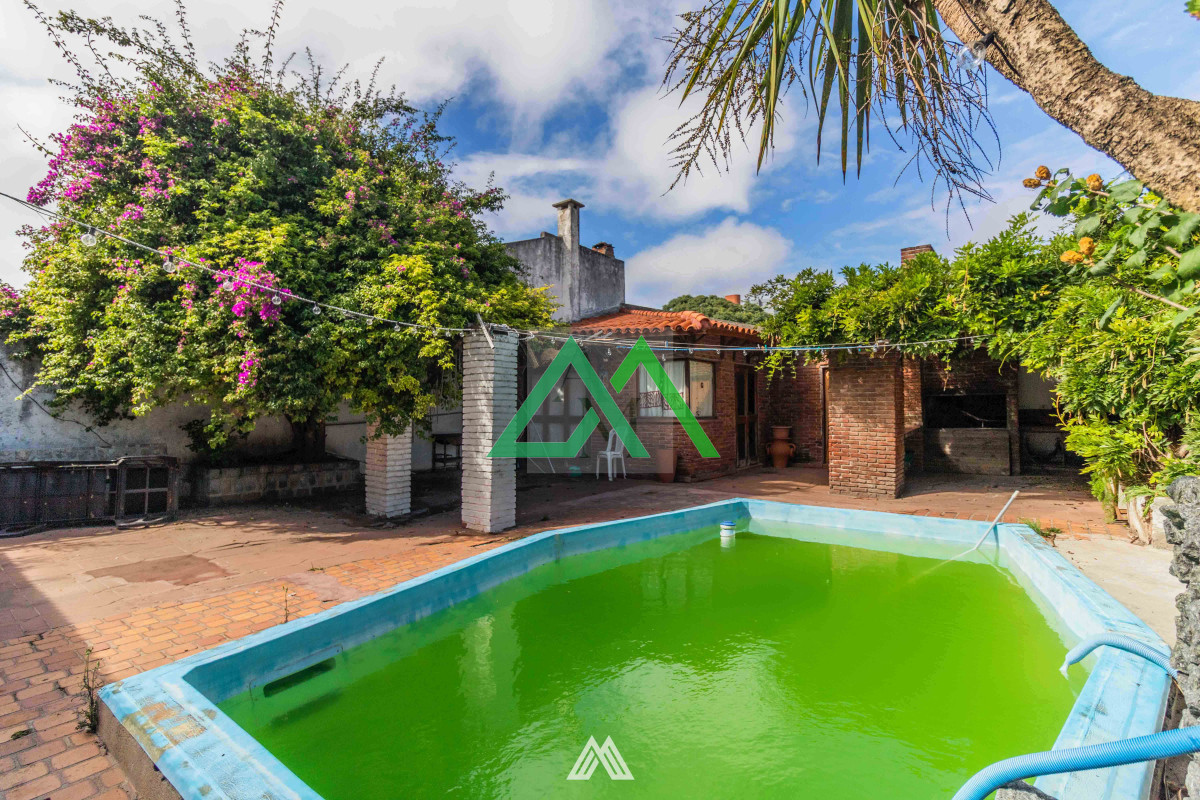 Casa ID.93 - Venta de casa 4 dormitorios, piscina , fondo en Parque Batlle