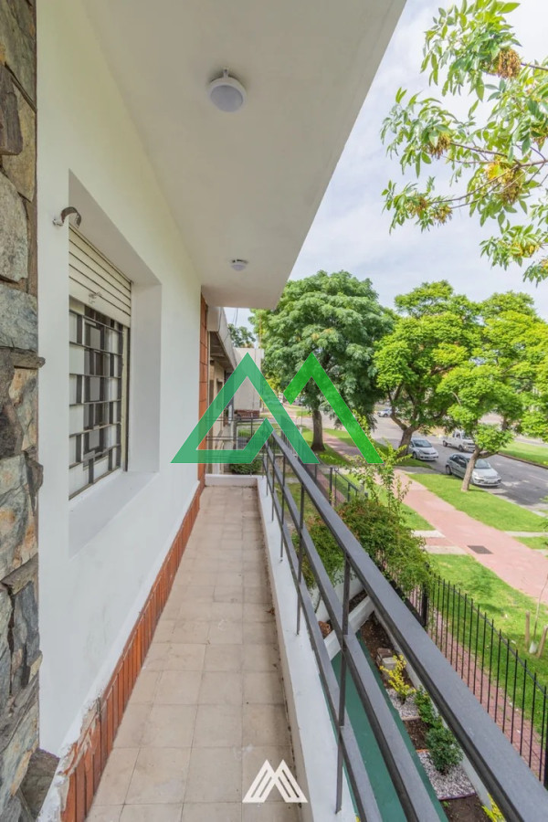 Casa ID.23 - Venta de PH , dos dormitorios, Garaje, play room, dos baños, terraza, excelente estado, rentada en U%S 38000