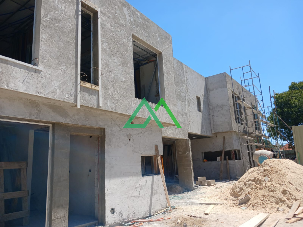 Casa ID.29 -  Venta de casa de 3 dormitorios, 3 baños, 2 cocheras, sobre Tajes