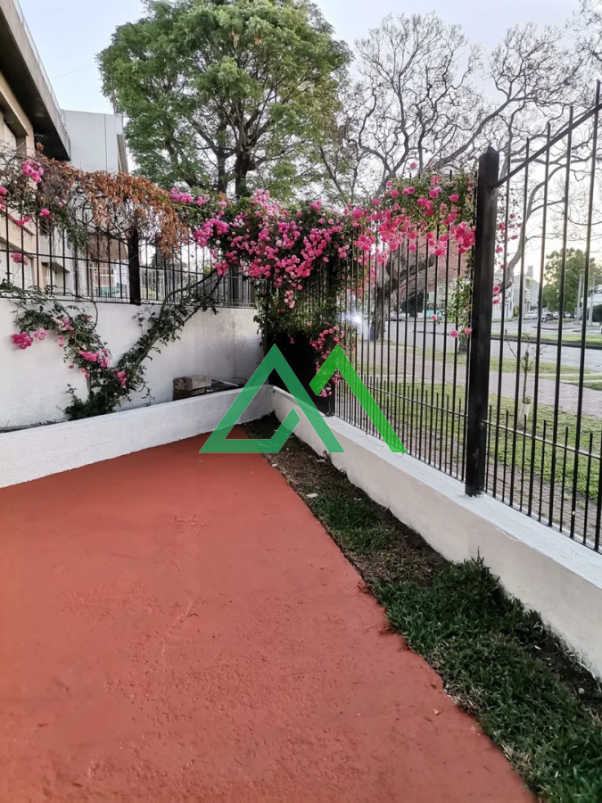 Casa ID.23 - Venta de PH , dos dormitorios, Garaje, play room, dos baños, terraza, excelente estado, rentada en U%S 38000