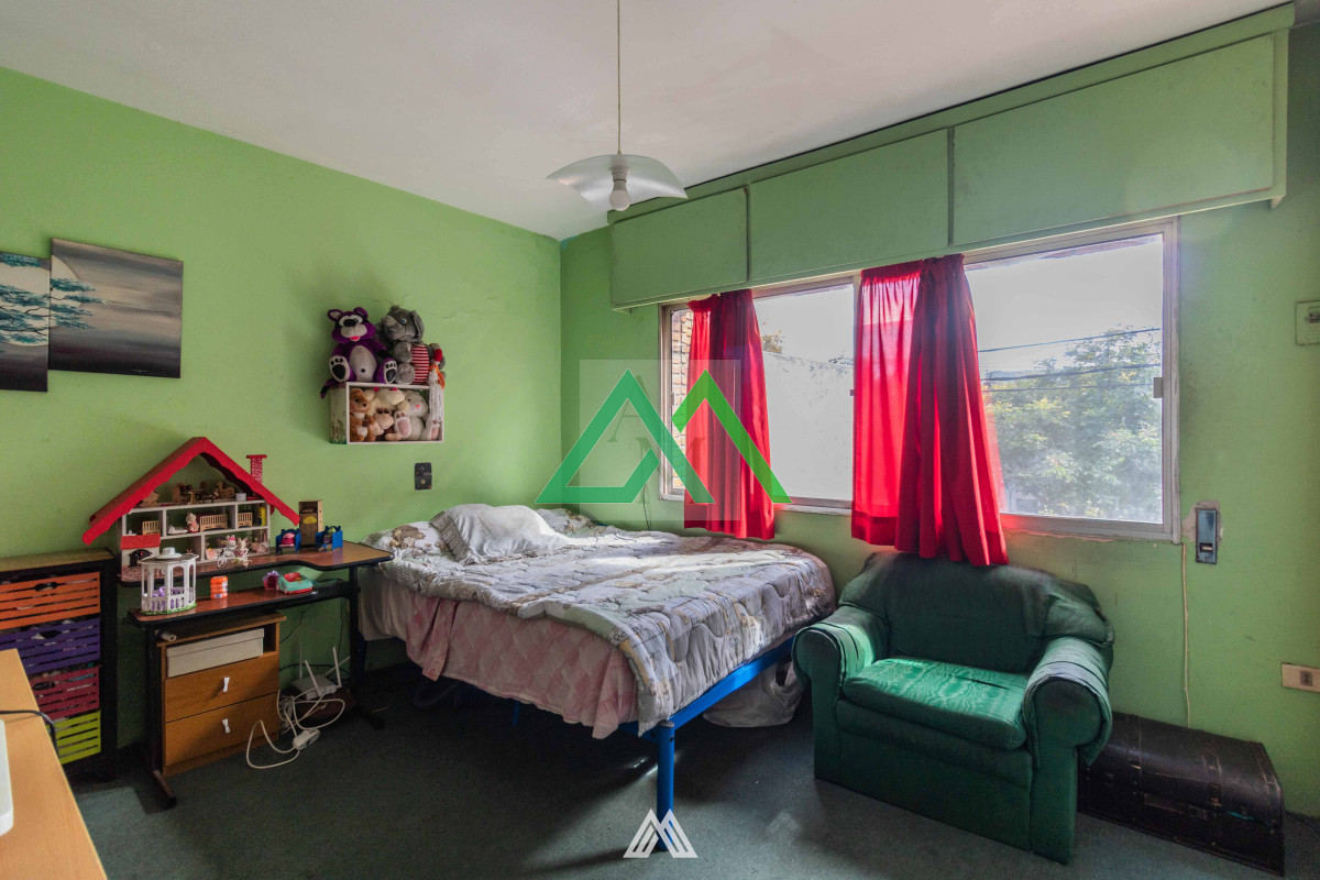 Casa ID.93 - Venta de casa 4 dormitorios, piscina , fondo en Parque Batlle