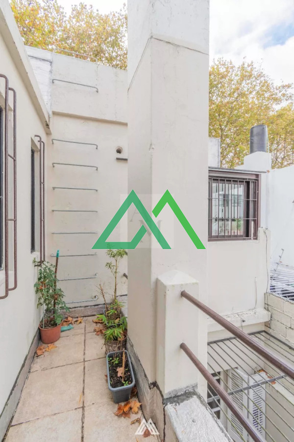 Casa ID.4 - Venta de ph altos a dos cuadras del mar, Malvin, tres dormitorios con garage.