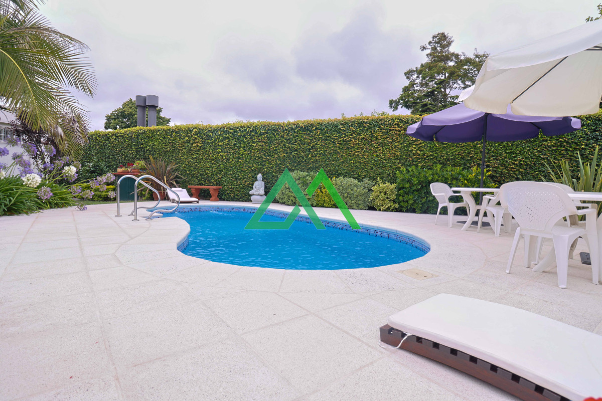 Casa ID.3 - Venta de espectacular casa padrón único, con gran fondo con piscina. Para entrar!!!!!!!!