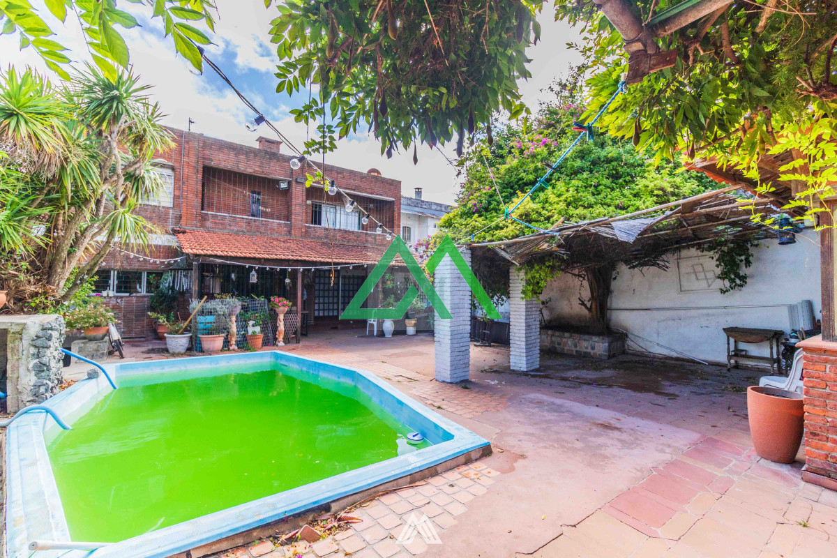 Casa ID.93 - Venta de casa 4 dormitorios, piscina , fondo en Parque Batlle