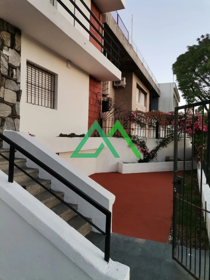 Casa ID.23 - Venta de PH , dos dormitorios, Garaje, play room, dos baños, terraza, excelente estado, rentada en U%S 38000