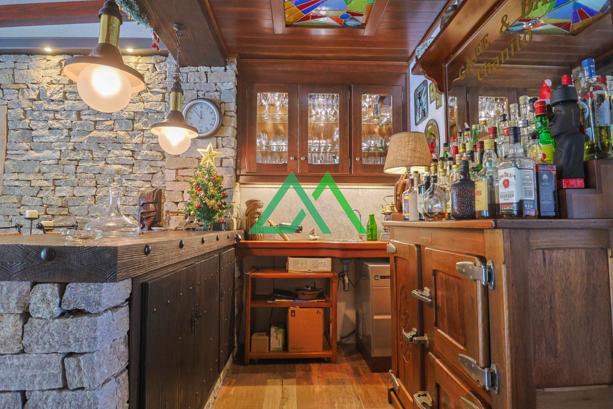 Casa ID.3 - Venta de espectacular casa padrón único, con gran fondo con piscina. Para entrar!!!!!!!!