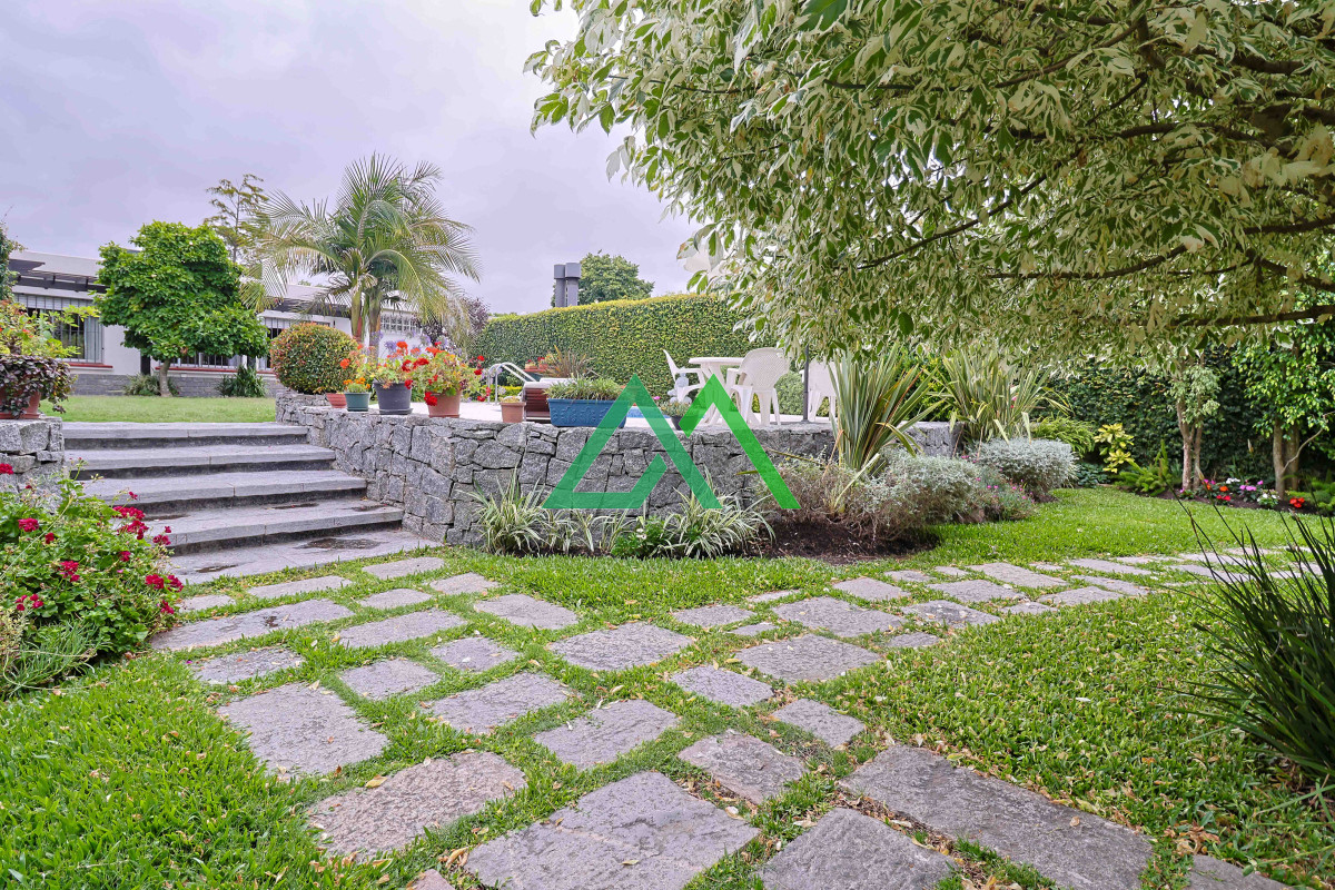 Casa ID.3 - Venta de espectacular casa padrón único, con gran fondo con piscina. Para entrar!!!!!!!!