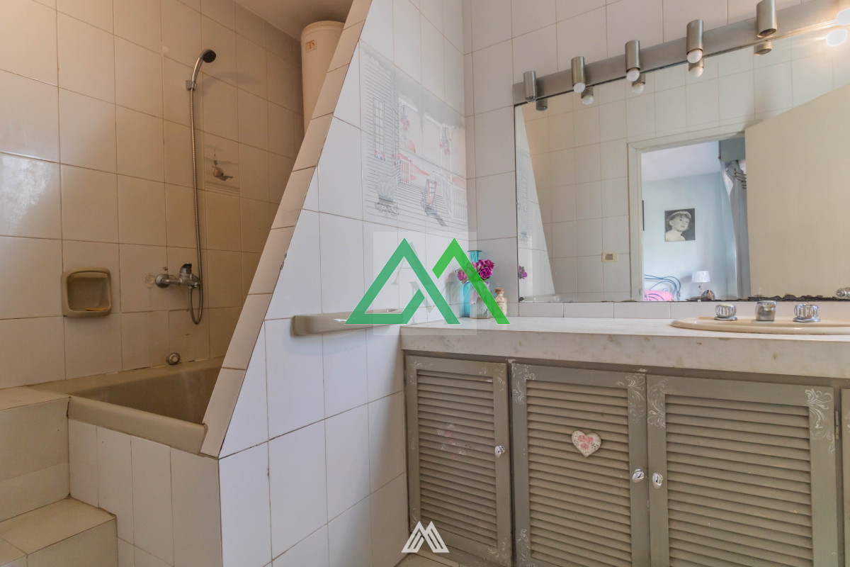 Casa ID.93 - Venta de casa 4 dormitorios, piscina , fondo en Parque Batlle