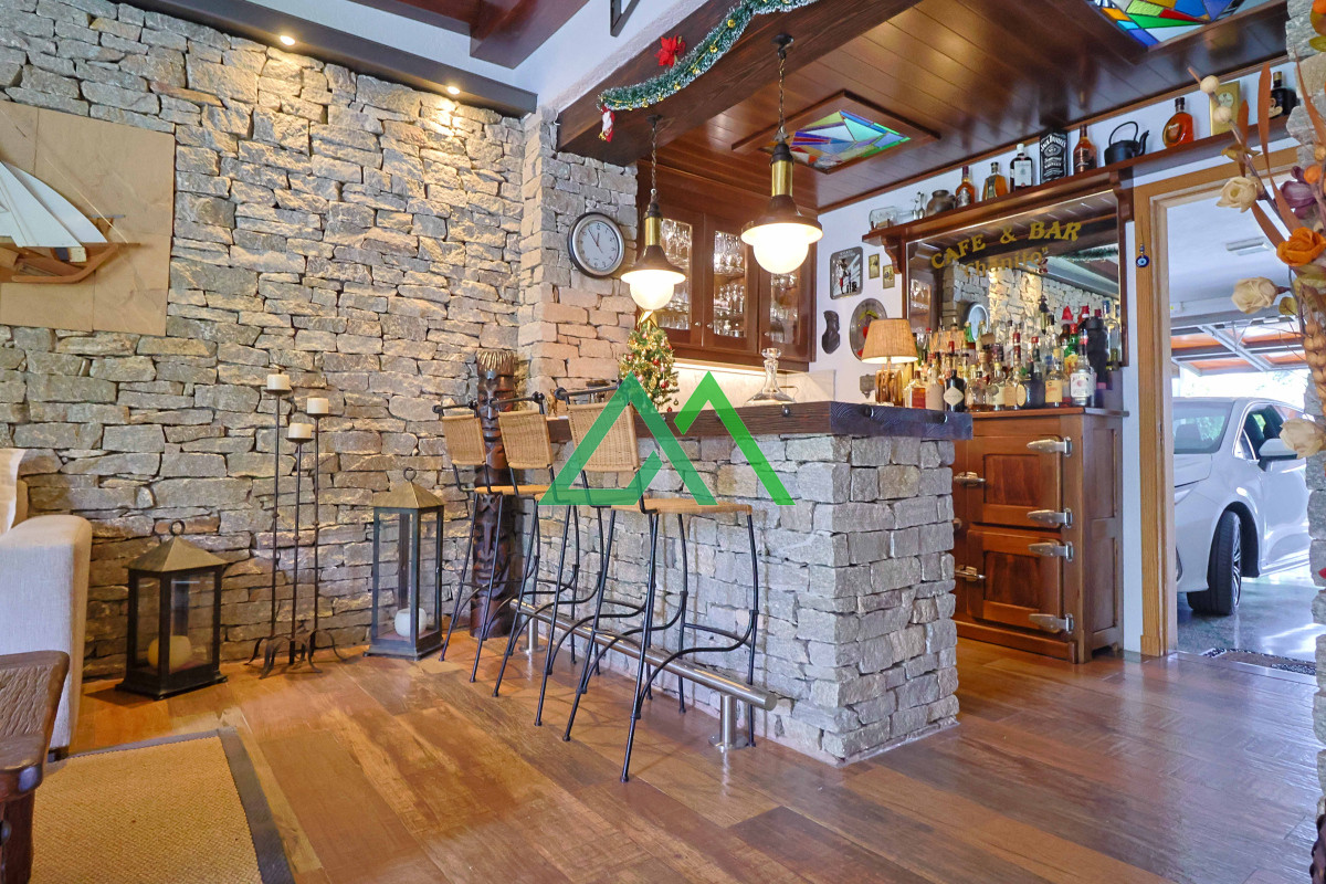 Casa ID.3 - Venta de espectacular casa padrón único, con gran fondo con piscina. Para entrar!!!!!!!!