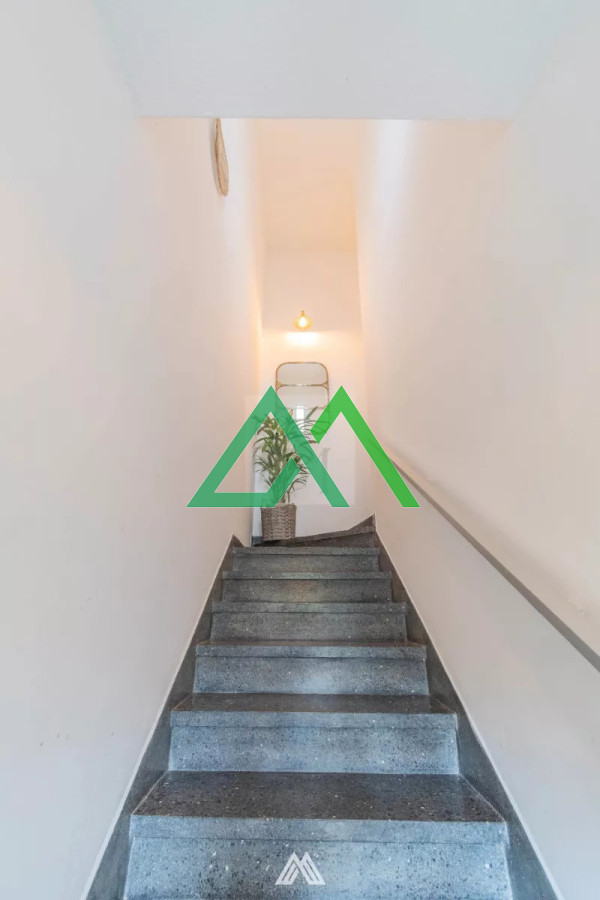 Casa ID.4 - Venta de ph altos a dos cuadras del mar, Malvin, tres dormitorios con garage.