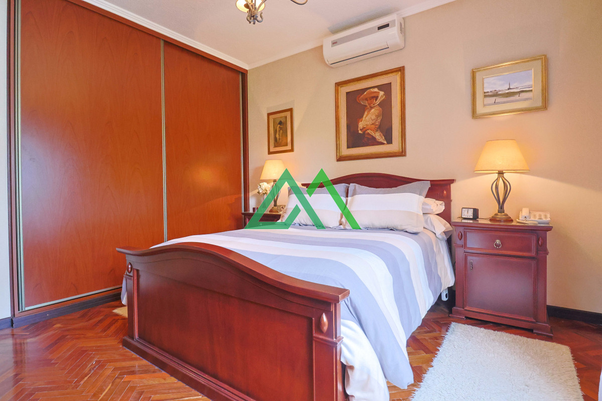 Casa ID.3 - Venta de espectacular casa padrón único, con gran fondo con piscina. Para entrar!!!!!!!!