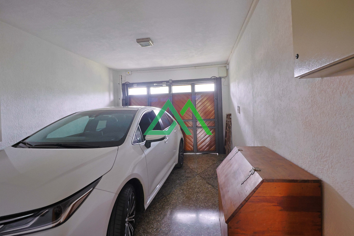 Casa ID.3 - Venta de espectacular casa padrón único, con gran fondo con piscina. Para entrar!!!!!!!!