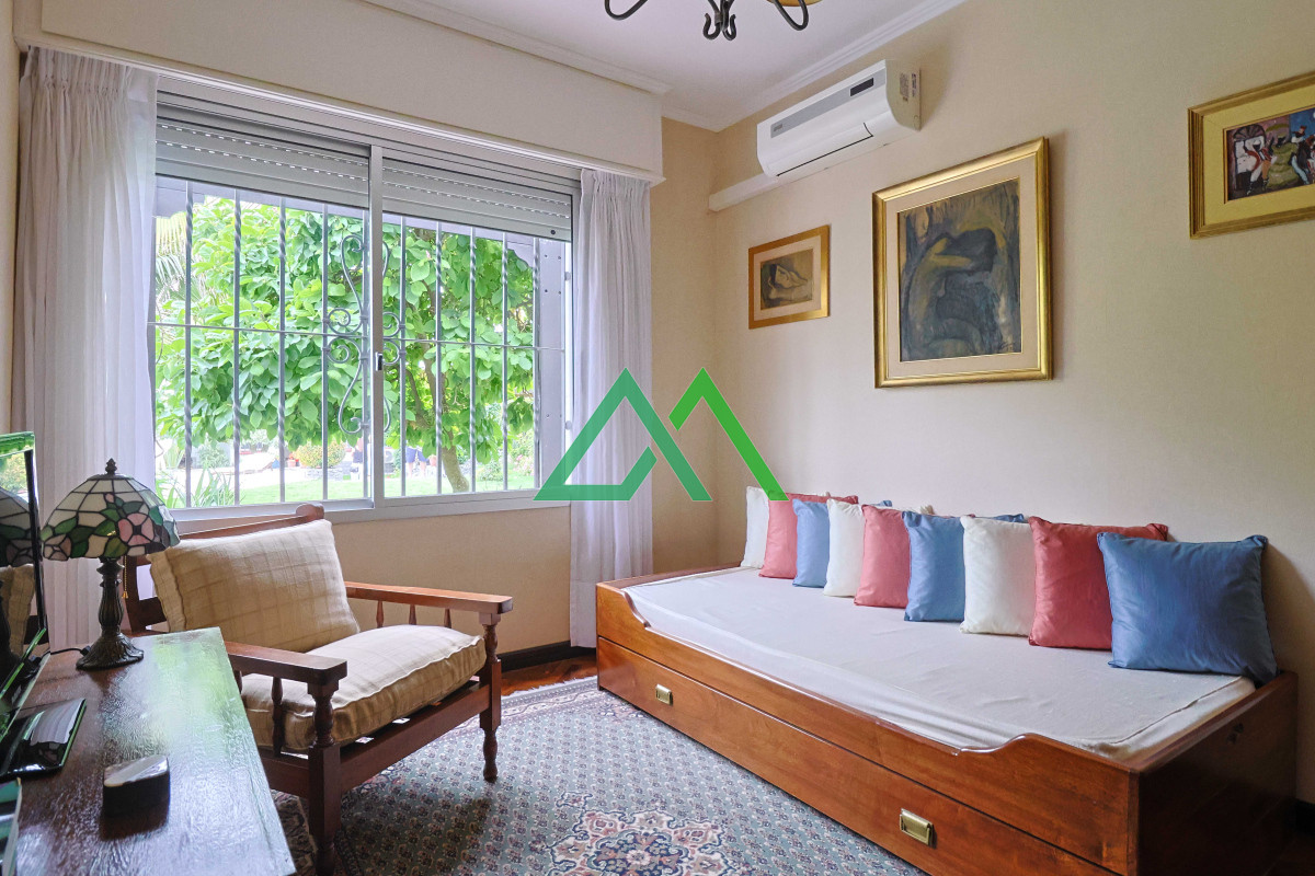 Casa ID.3 - Venta de espectacular casa padrón único, con gran fondo con piscina. Para entrar!!!!!!!!