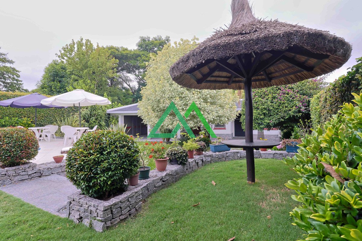 Casa ID.3 - Venta de espectacular casa padrón único, con gran fondo con piscina. Para entrar!!!!!!!!