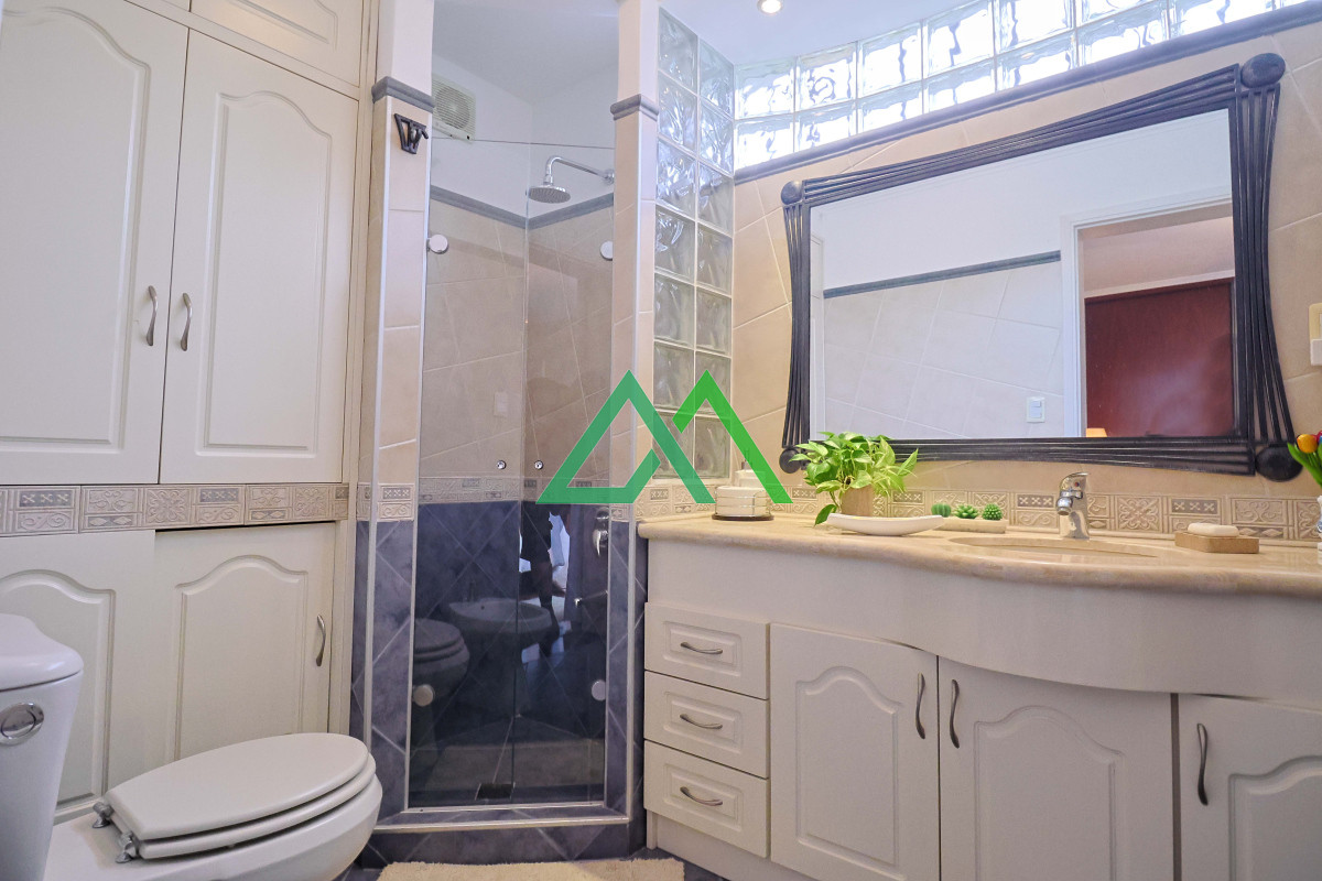 Casa ID.3 - Venta de espectacular casa padrón único, con gran fondo con piscina. Para entrar!!!!!!!!
