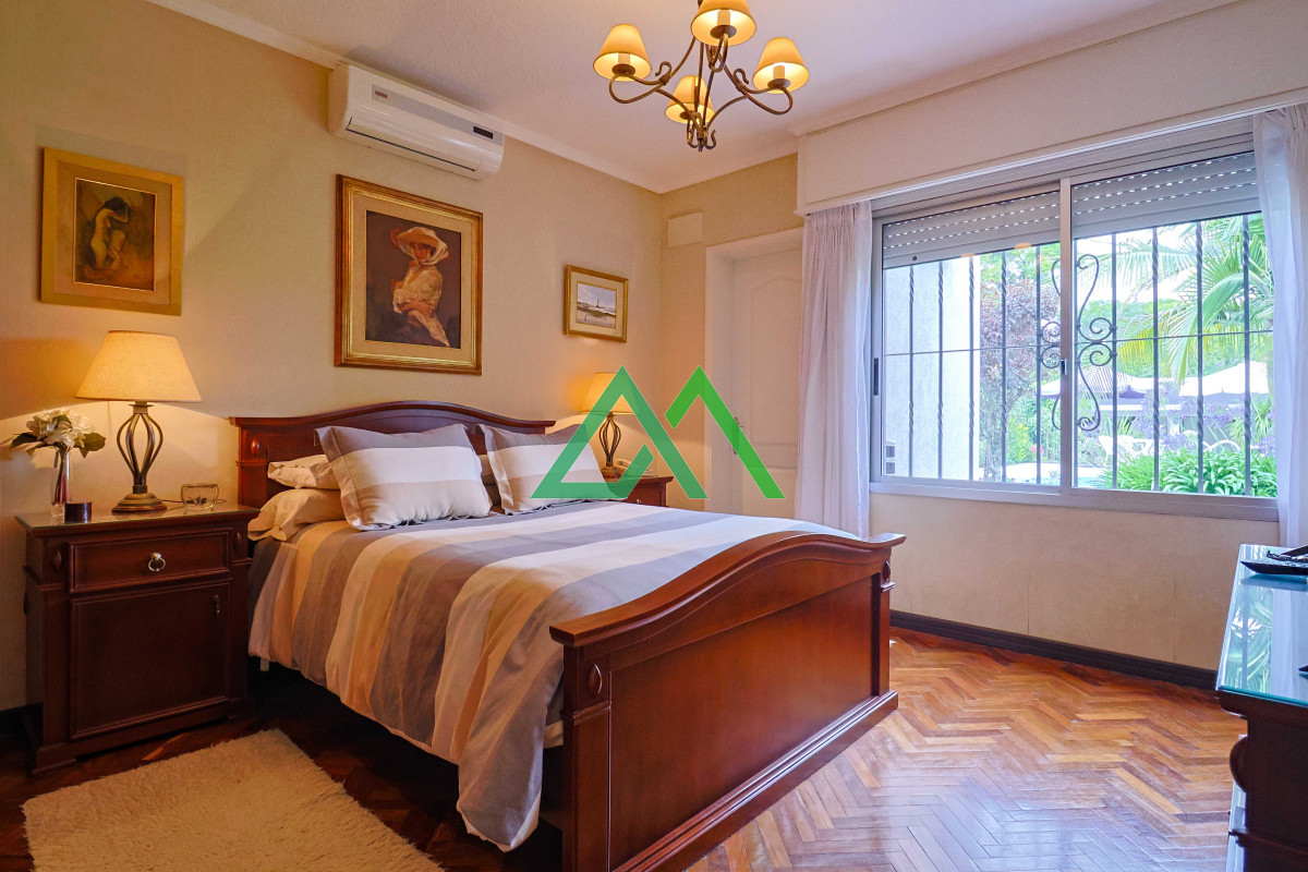 Casa ID.3 - Venta de espectacular casa padrón único, con gran fondo con piscina. Para entrar!!!!!!!!