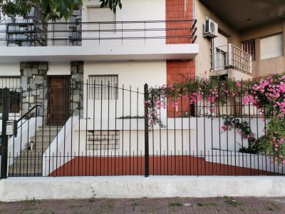 Venta de PH , dos dormitorios, Garaje, play room, dos baños, terraza, excelente estado, rentada en U%S 38000