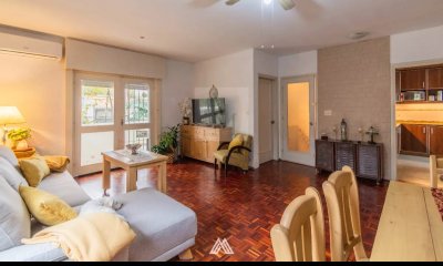 Venta de ph altos a dos cuadras del mar, Malvin, tres dormitorios con garage.