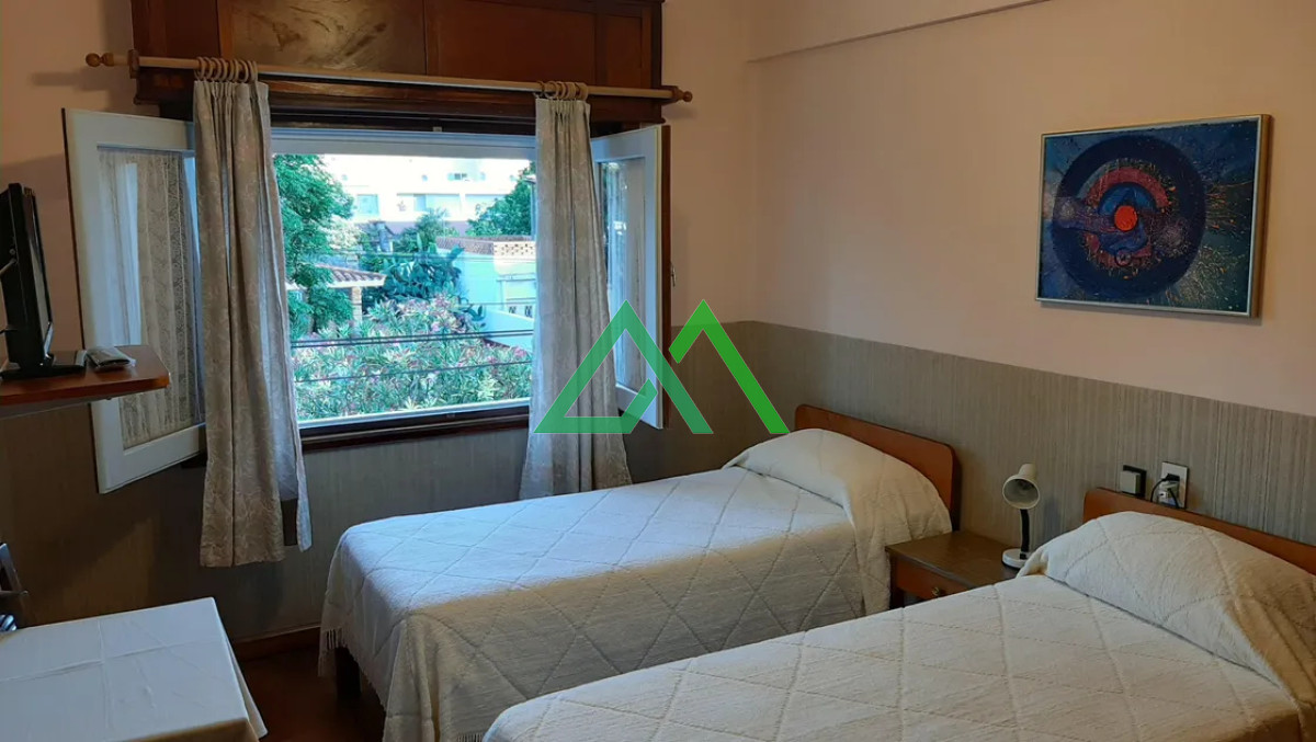 Hotel ID.19 - Venta de Hotel en Piriapolis a 120 metros de mar con exceente potencial!!!!